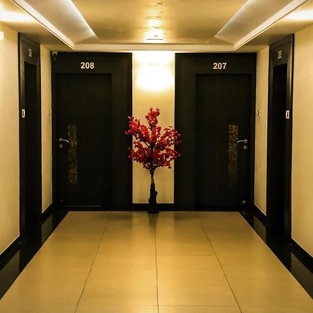 Hotel Kirti Jāmnagar Extérieur photo