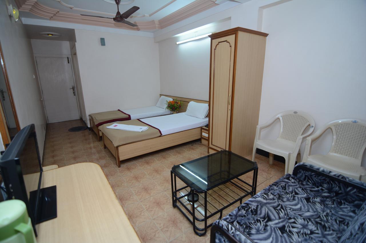 Hotel Kirti Jāmnagar Extérieur photo