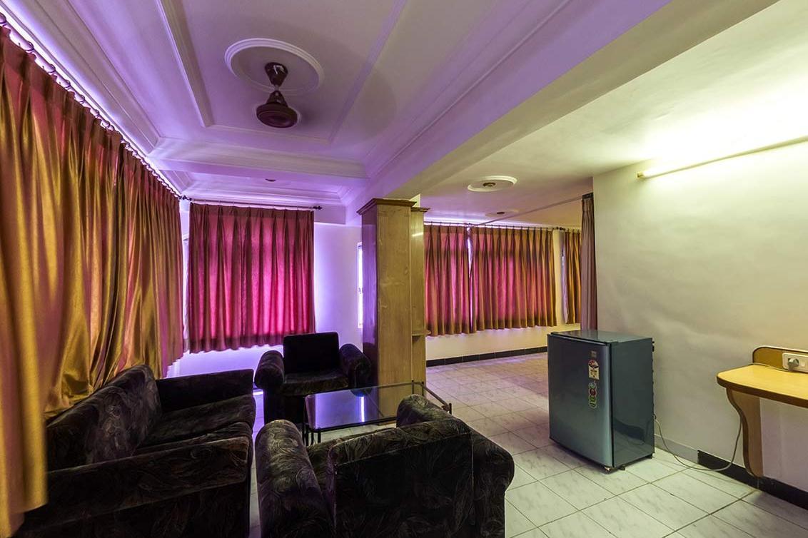 Hotel Kirti Jāmnagar Extérieur photo