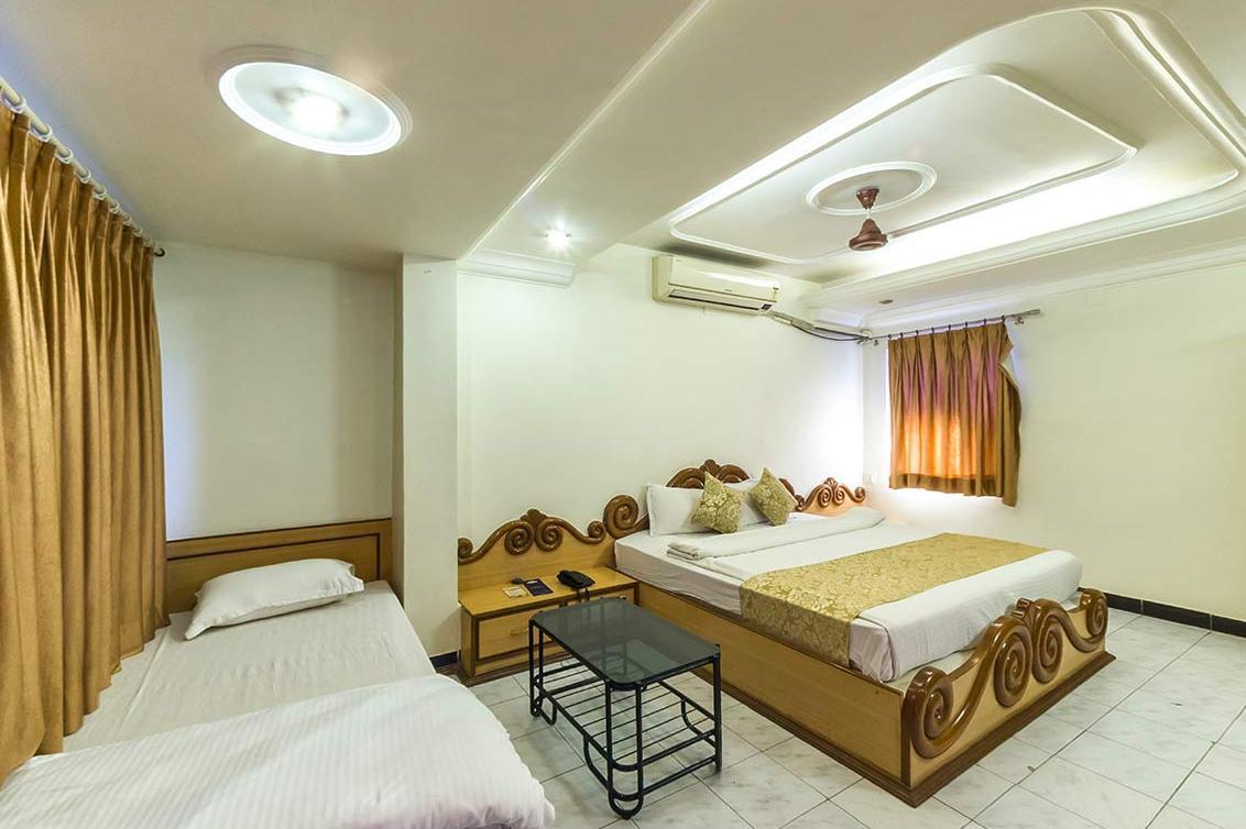 Hotel Kirti Jāmnagar Extérieur photo