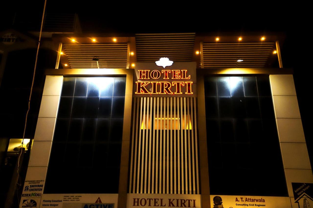 Hotel Kirti Jāmnagar Extérieur photo